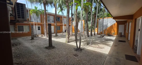 $2,000 | 7901 Southwest 64th Avenue, Unit 4, South Miami, FL 33143