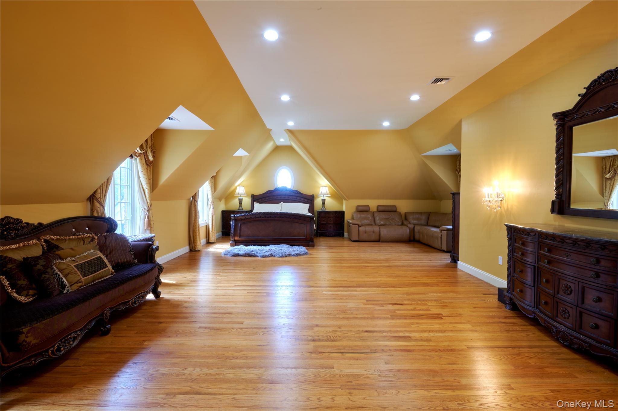 637 South Mountain Road New City, NY 10956 - Photo 23 of 37