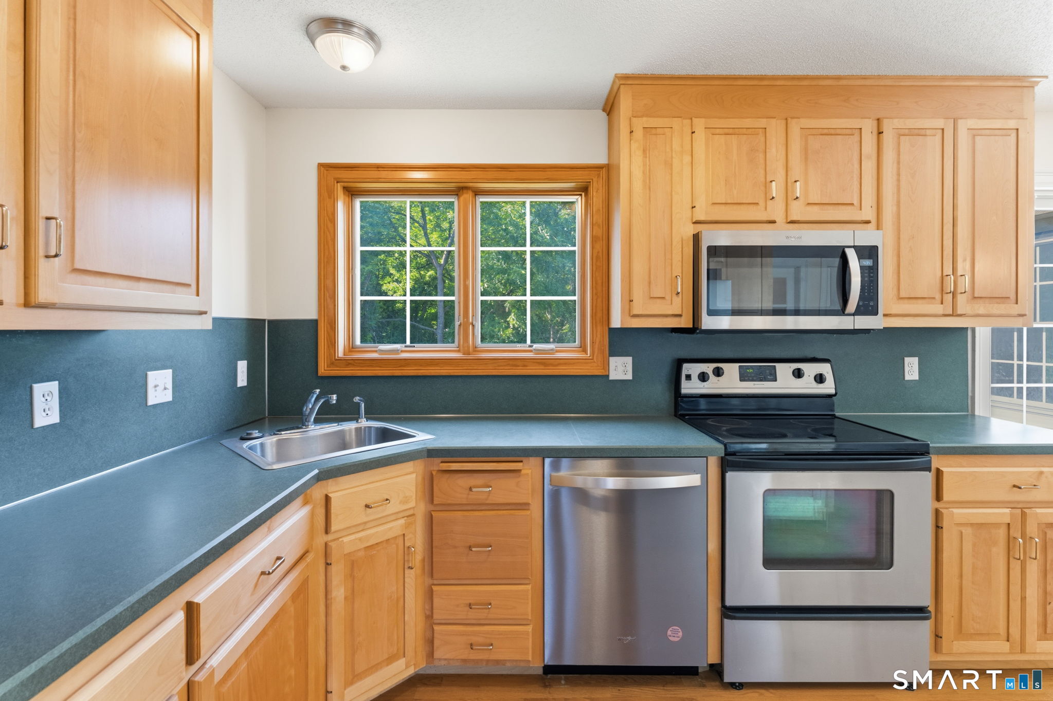 12 Juniper Road Bloomfield, CT 06002 - Photo 9 of 40 Gallery Image 9