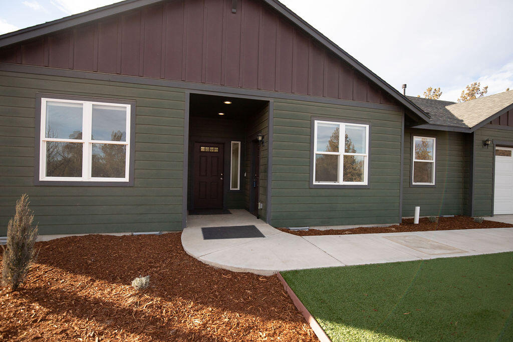 23775 Dodds Road Bend, OR 97701 - Photo 3 of 67 IMG_5507