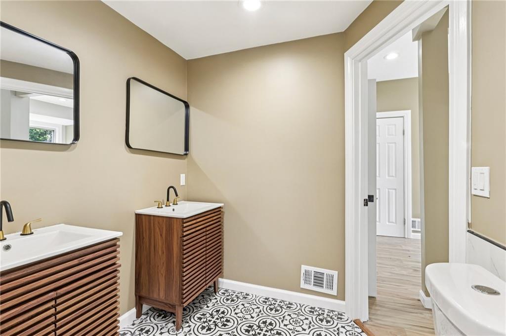 515 Peebles Street Pittsburgh, PA 15221 - Photo 37 of 50