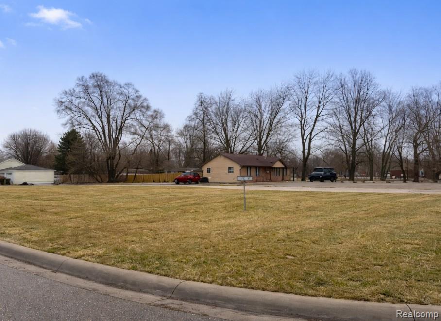 4339 Davison Road Burton, MI 48509 - Photo 2 of 3