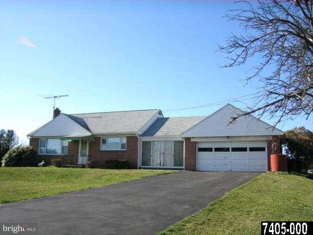 1591 Camber Lane Spring Grove, PA 17362 - Photo 4 of 7