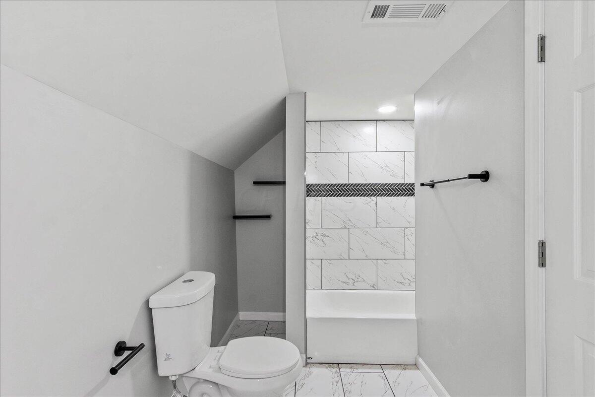 349 Walnut Street Circleville, OH 43113 - Photo 17 of 28 Full Bath