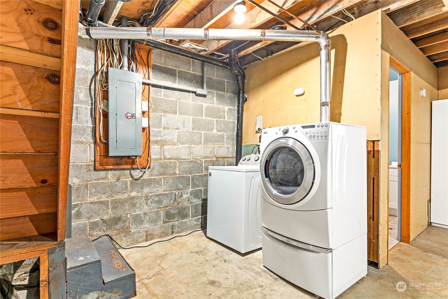6402 Goodwin Road Everson, WA 98247 - Photo 27 of 39 a utility room with dryer and washer