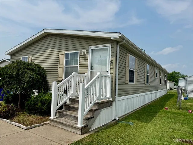 $74,900 | 1218 Maplewood Drive, Lockport Town, NY 14094