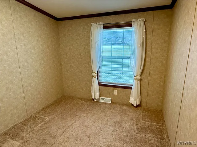 $74,900 | 1218 Maplewood Drive, Lockport Town, NY 14094