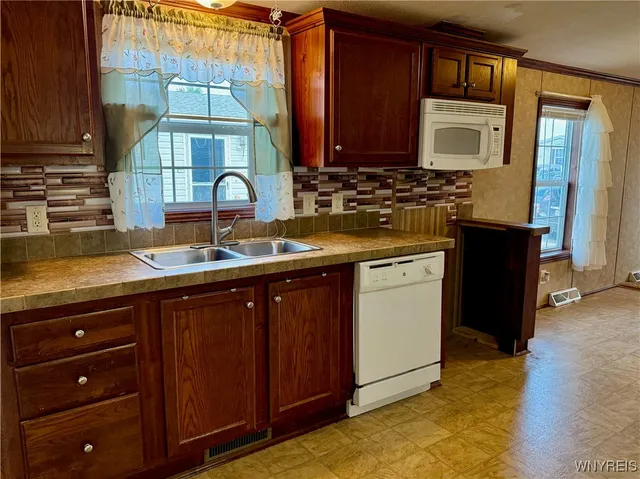 $74,900 | 1218 Maplewood Drive, Lockport Town, NY 14094