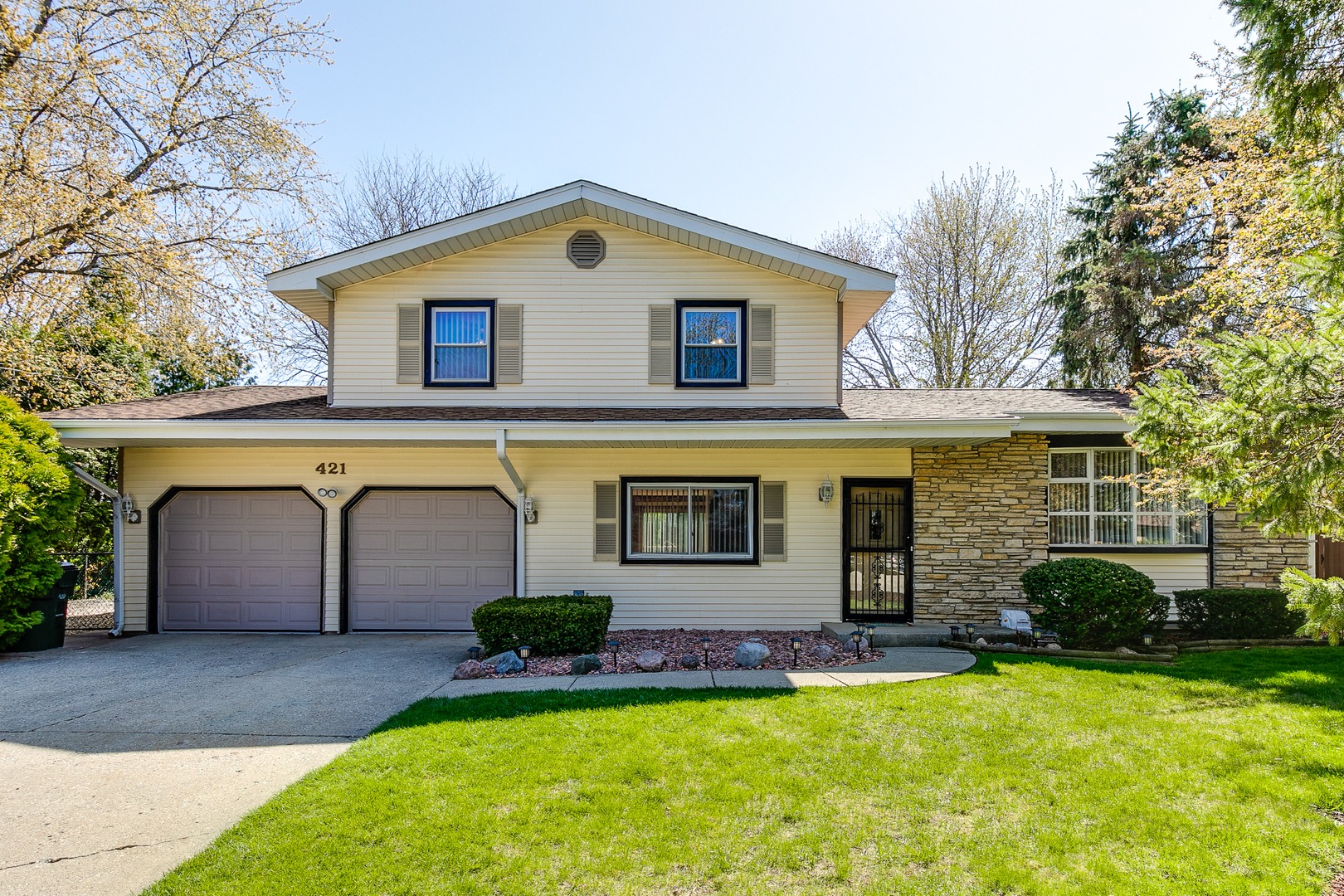 421 Northgate Road Lindenhurst, IL 60046 - Photo 1 of 29