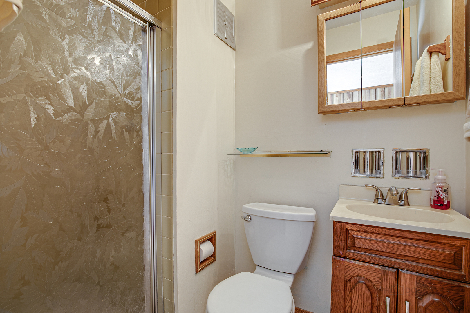 421 Northgate Road Lindenhurst, IL 60046 - Photo 14 of 29