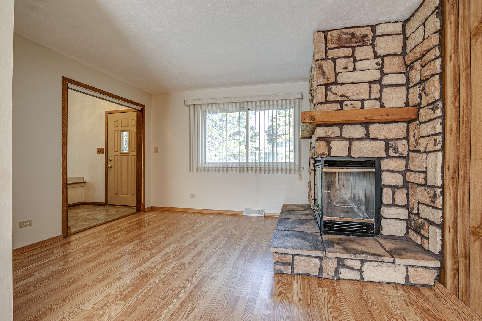 421 Northgate Road Lindenhurst, IL 60046 - Photo 5 of 29