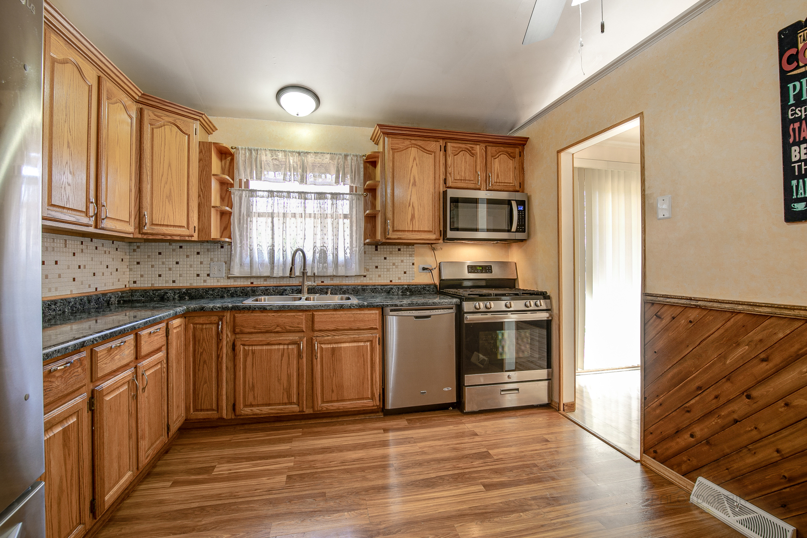 421 Northgate Road Lindenhurst, IL 60046 - Photo 8 of 29