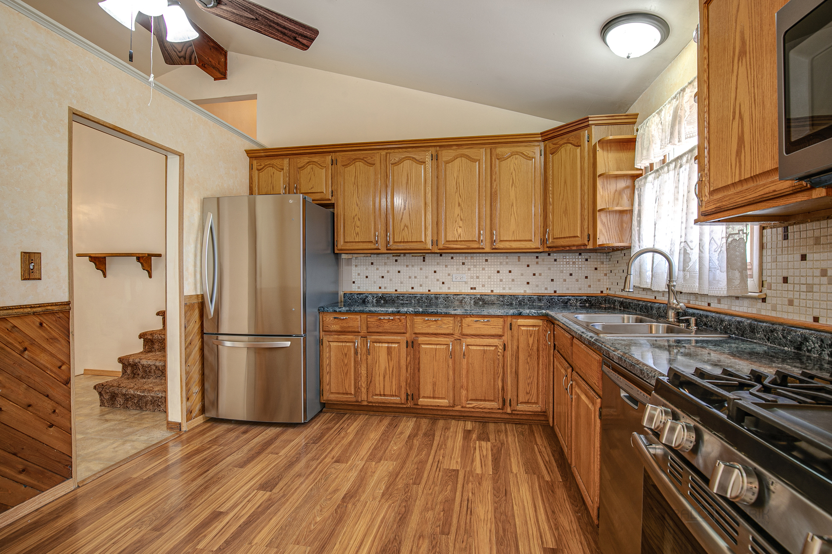 421 Northgate Road Lindenhurst, IL 60046 - Photo 9 of 29