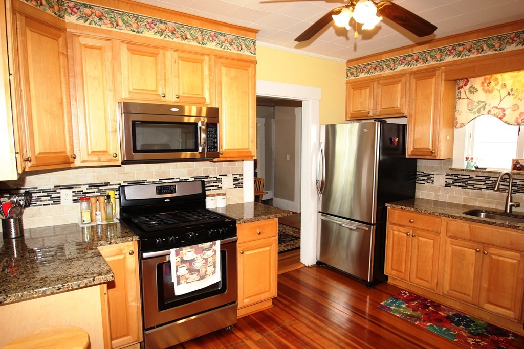 86 Washington Street Reading, MA 01867 - Photo 15 of 42