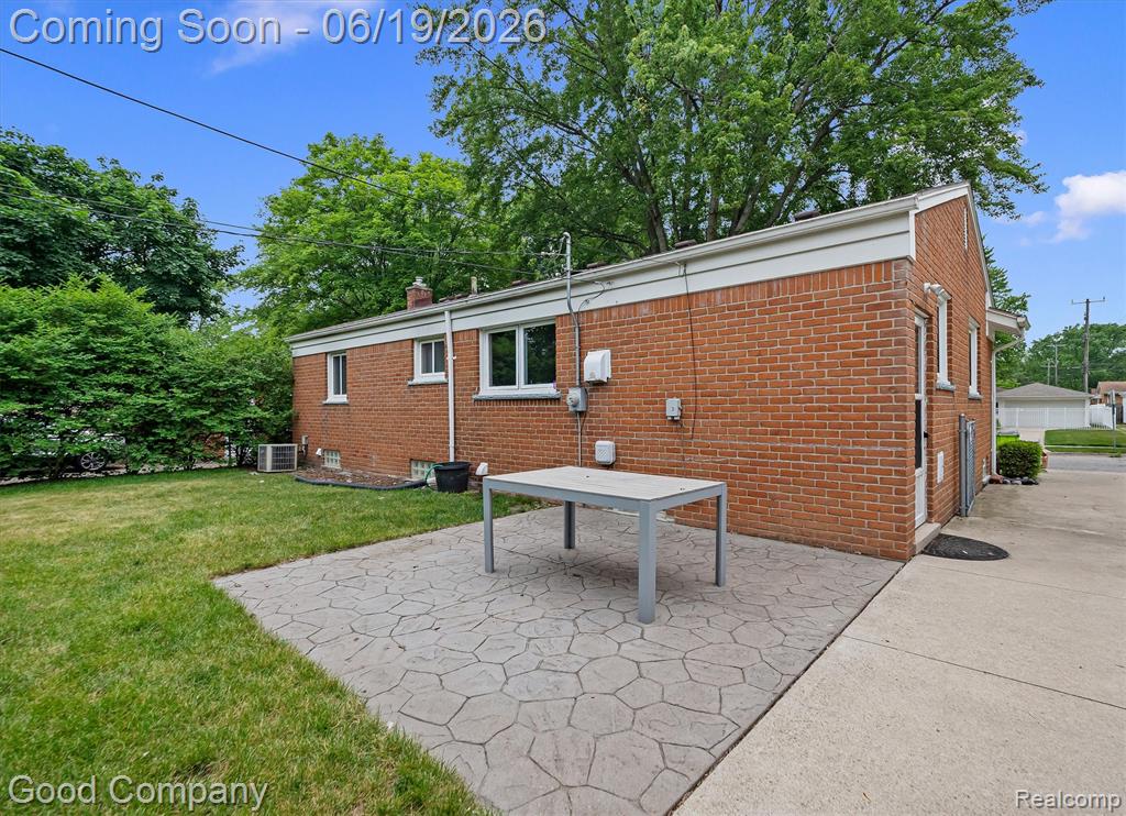 1390 Catalpa Drive Rochester, MI 48307 - Photo 17 of 21