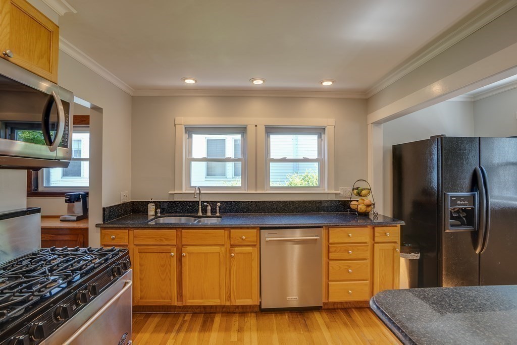114 Ten Hills Road, Unit 1 Somerville, MA 02145 - Photo 12 of 27 Gallery Image 12