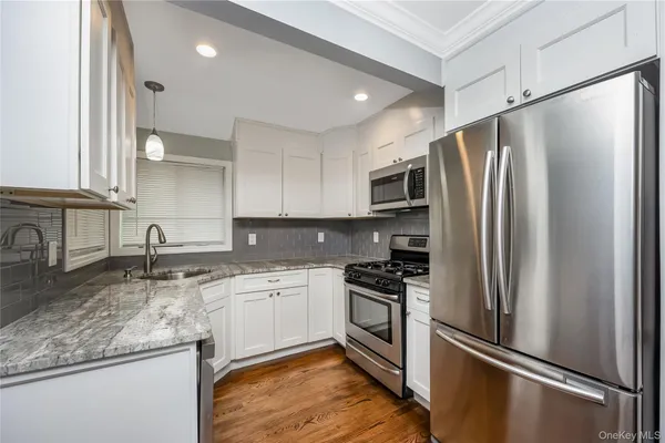 $729,900 | 2164 Willow Street, Wantagh, NY 11793