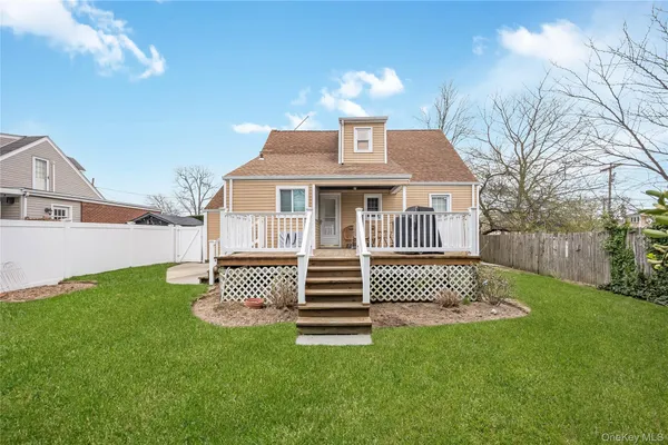 $729,900 | 2164 Willow Street, Wantagh, NY 11793