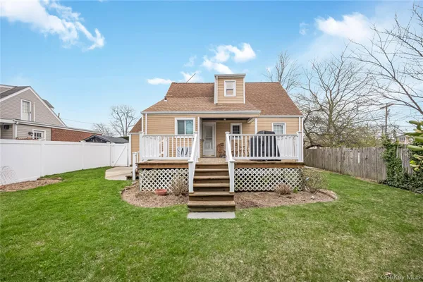 $729,900 | 2164 Willow Street, Wantagh, NY 11793