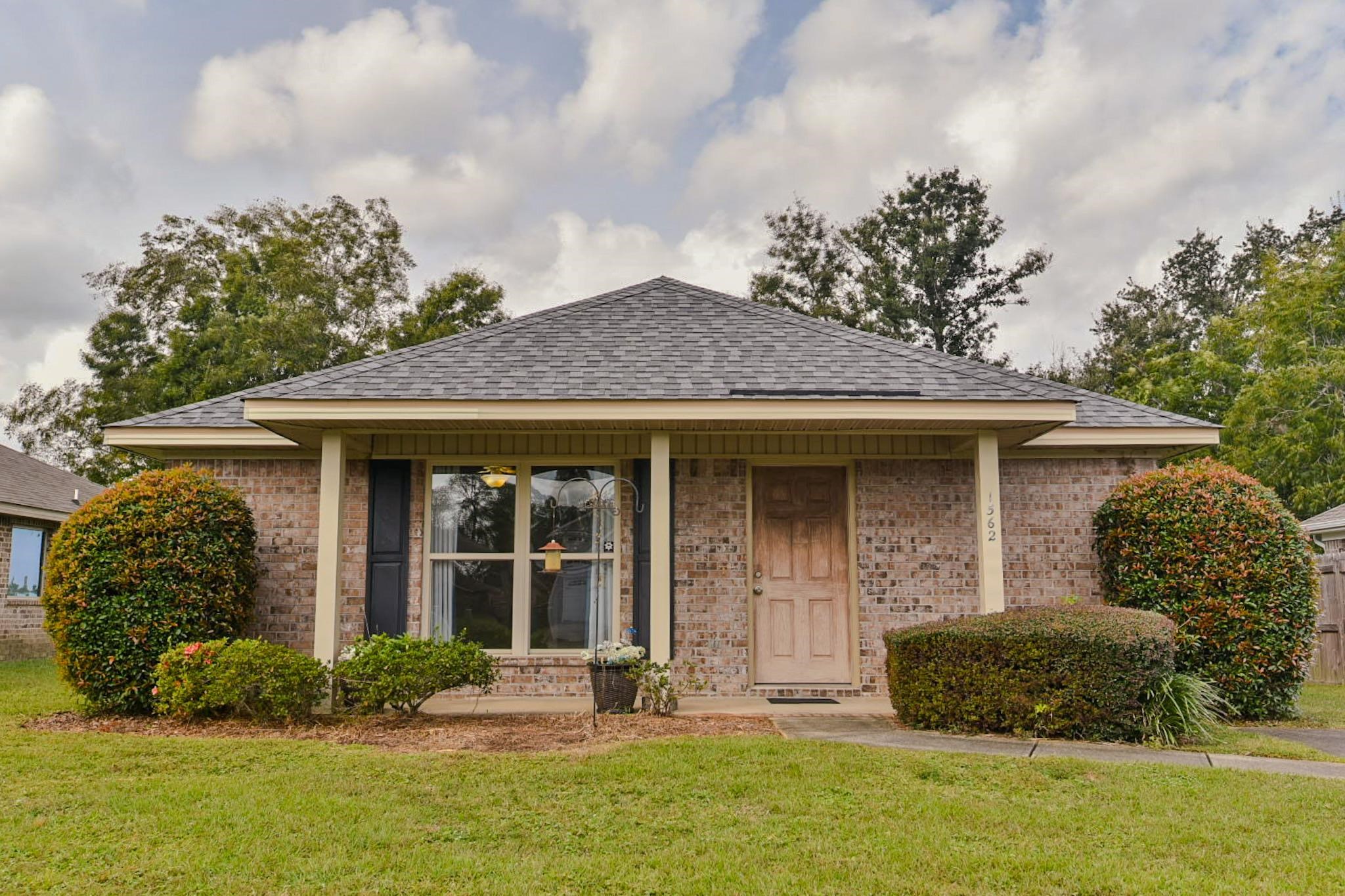 1562 Majesty Loop Foley, AL 36535 - Photo 2 of 21