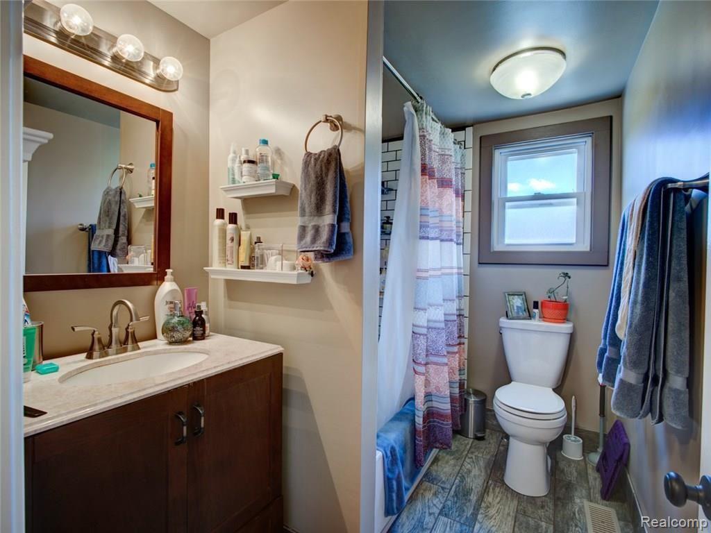 6745 South New Lothrop Road Durand, MI 48429 - Photo 9 of 15 DSC06990_1_2_3_4.jpg