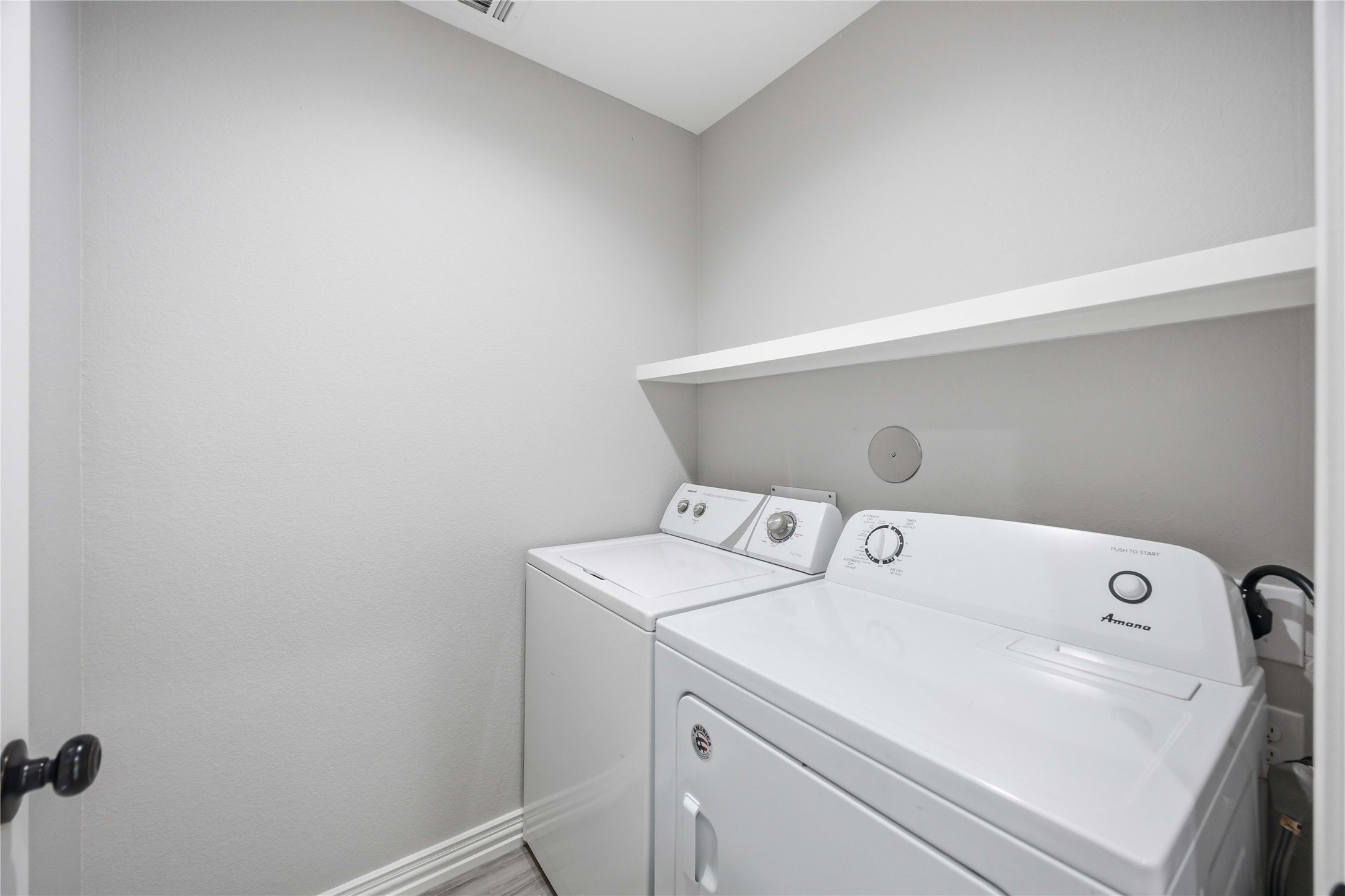 3425 Mt Pleasant Street, Unit B Houston, TX 77021 - Photo 24 of 27 Washer and dryer room