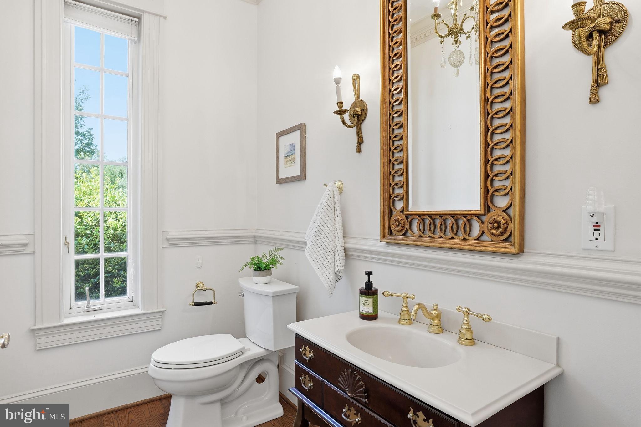 2562 Carrollton Road Annapolis, MD 21403 - Photo 27 of 54 Main level powder room