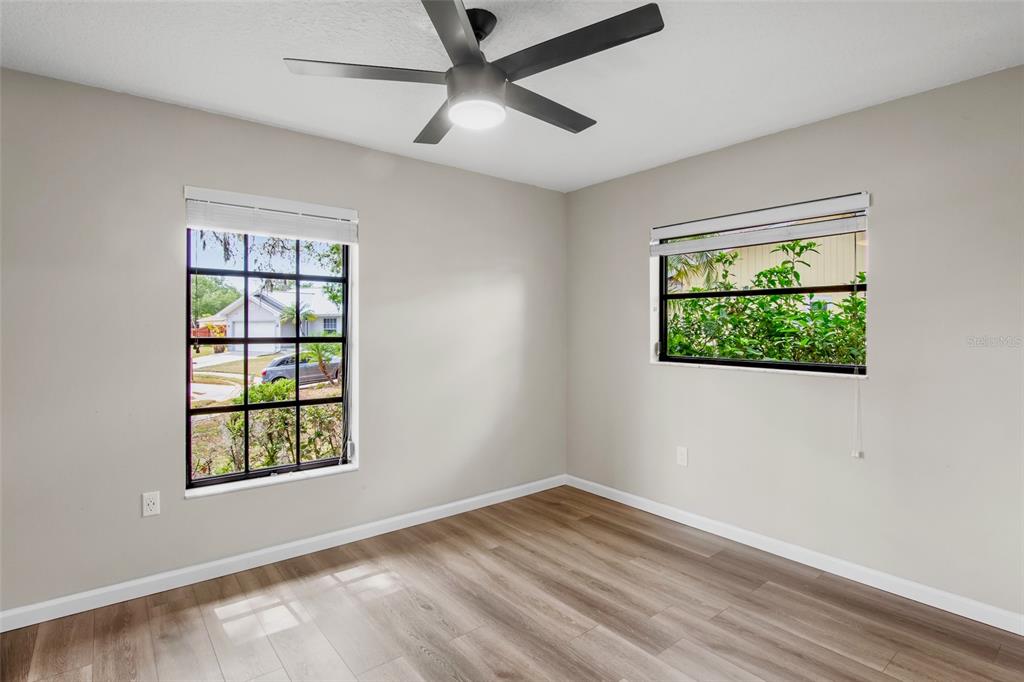 2529 Rustic Oak Court Sarasota, FL 34232 - Photo 13 of 26