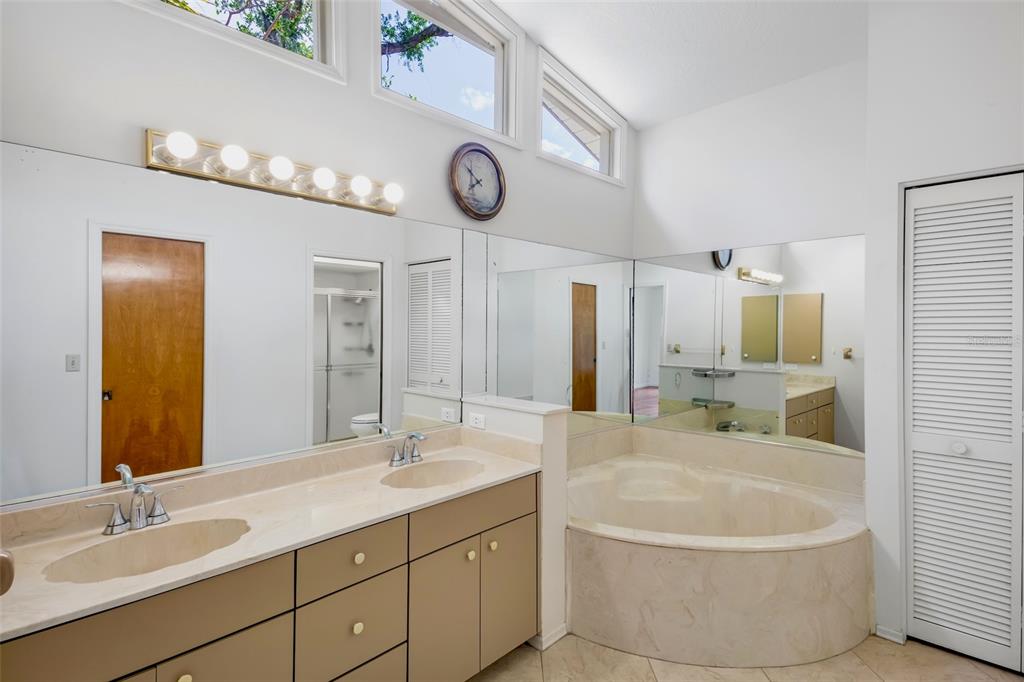 2529 Rustic Oak Court Sarasota, FL 34232 - Photo 16 of 26