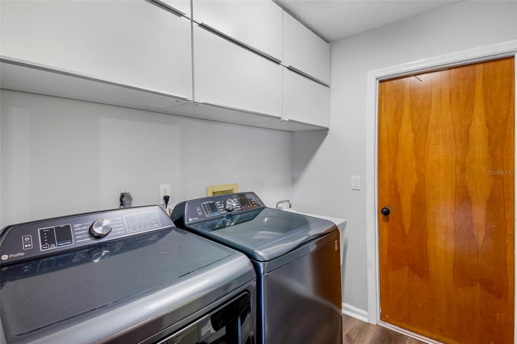 2529 Rustic Oak Court Sarasota, FL 34232 - Photo 17 of 26