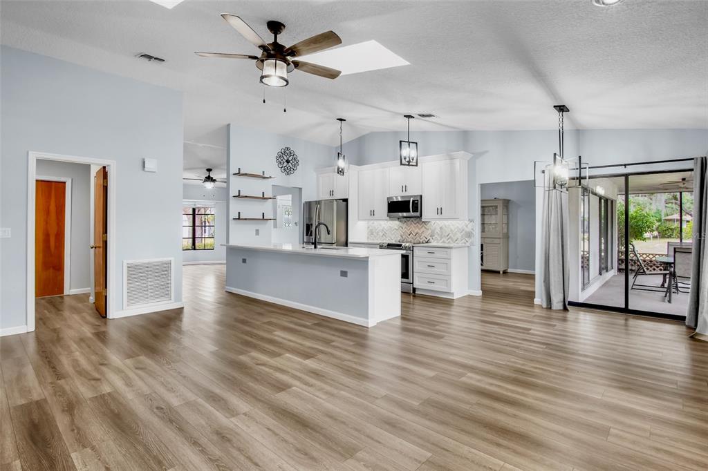 2529 Rustic Oak Court Sarasota, FL 34232 - Photo 3 of 26