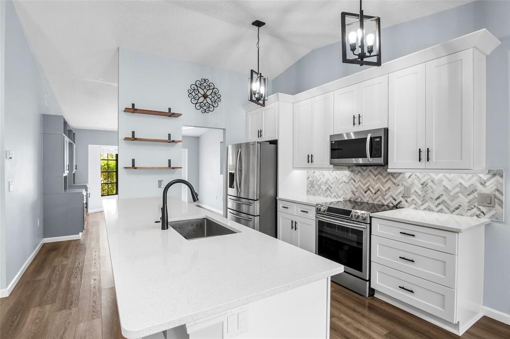 2529 Rustic Oak Court Sarasota, FL 34232 - Photo 4 of 26