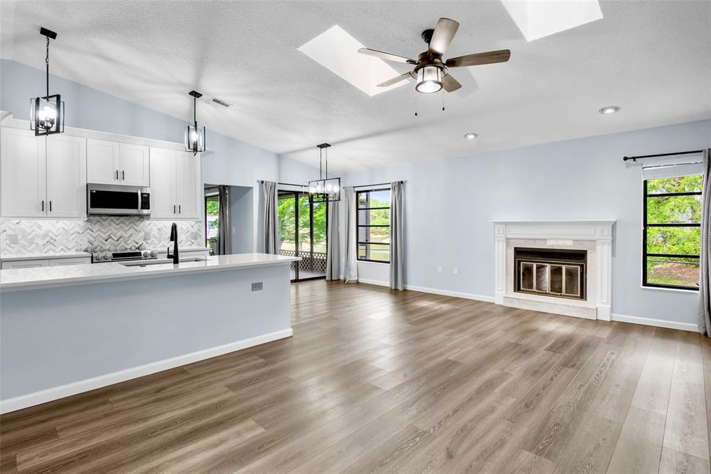 2529 Rustic Oak Court Sarasota, FL 34232 - Photo 5 of 26