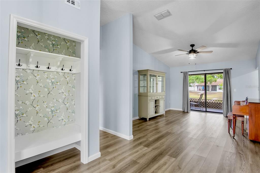 2529 Rustic Oak Court Sarasota, FL 34232 - Photo 7 of 26