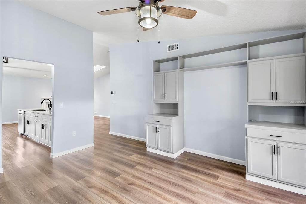 2529 Rustic Oak Court Sarasota, FL 34232 - Photo 9 of 26