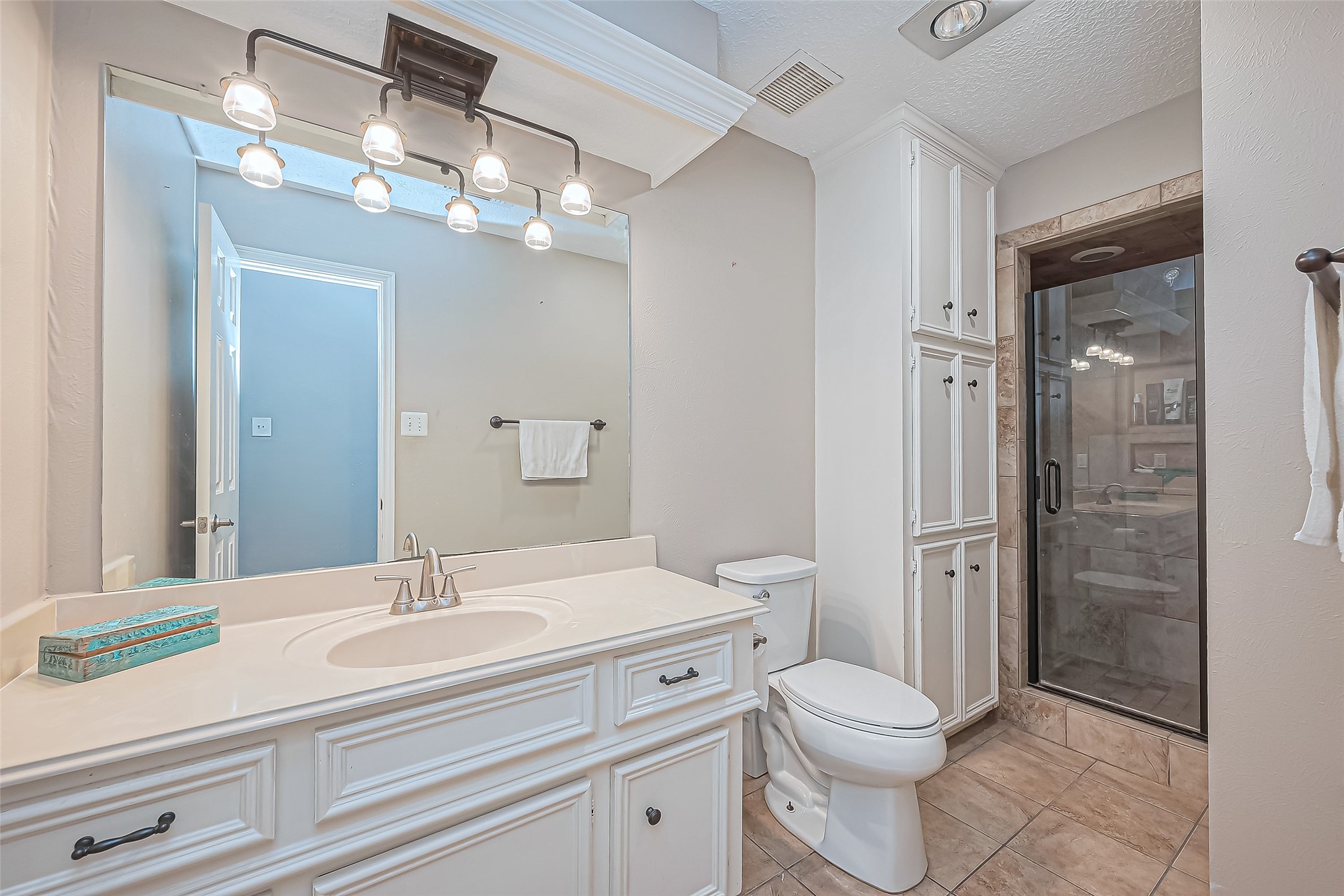 5803 Slashwood Lane Spring, TX 77379 - Photo 29 of 46 Secondary bathroom.