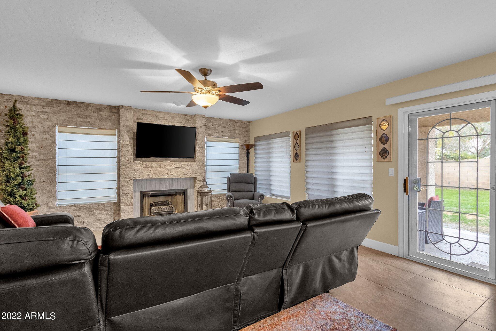 1712 East Hearn Road Phoenix, AZ 85022 - Photo 19 of 50 019_GREAT ROOM AREA