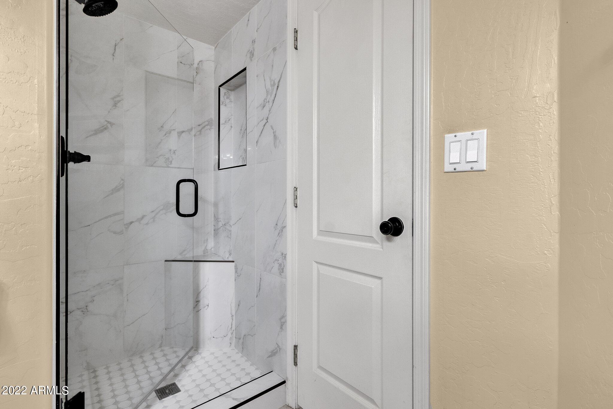 1712 East Hearn Road Phoenix, AZ 85022 - Photo 23 of 50 023_GUEST BATHROOM