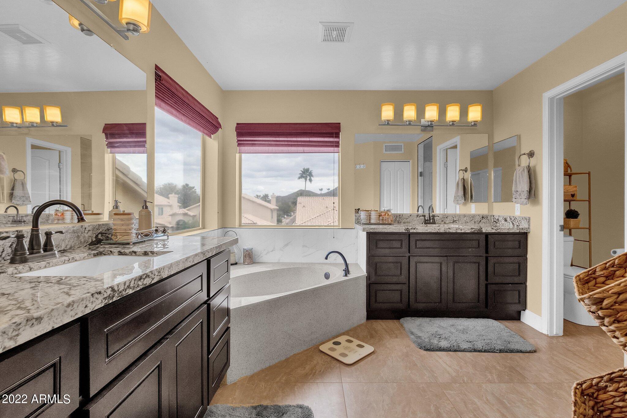 1712 East Hearn Road Phoenix, AZ 85022 - Photo 33 of 50 033_MASTER BATHROOM