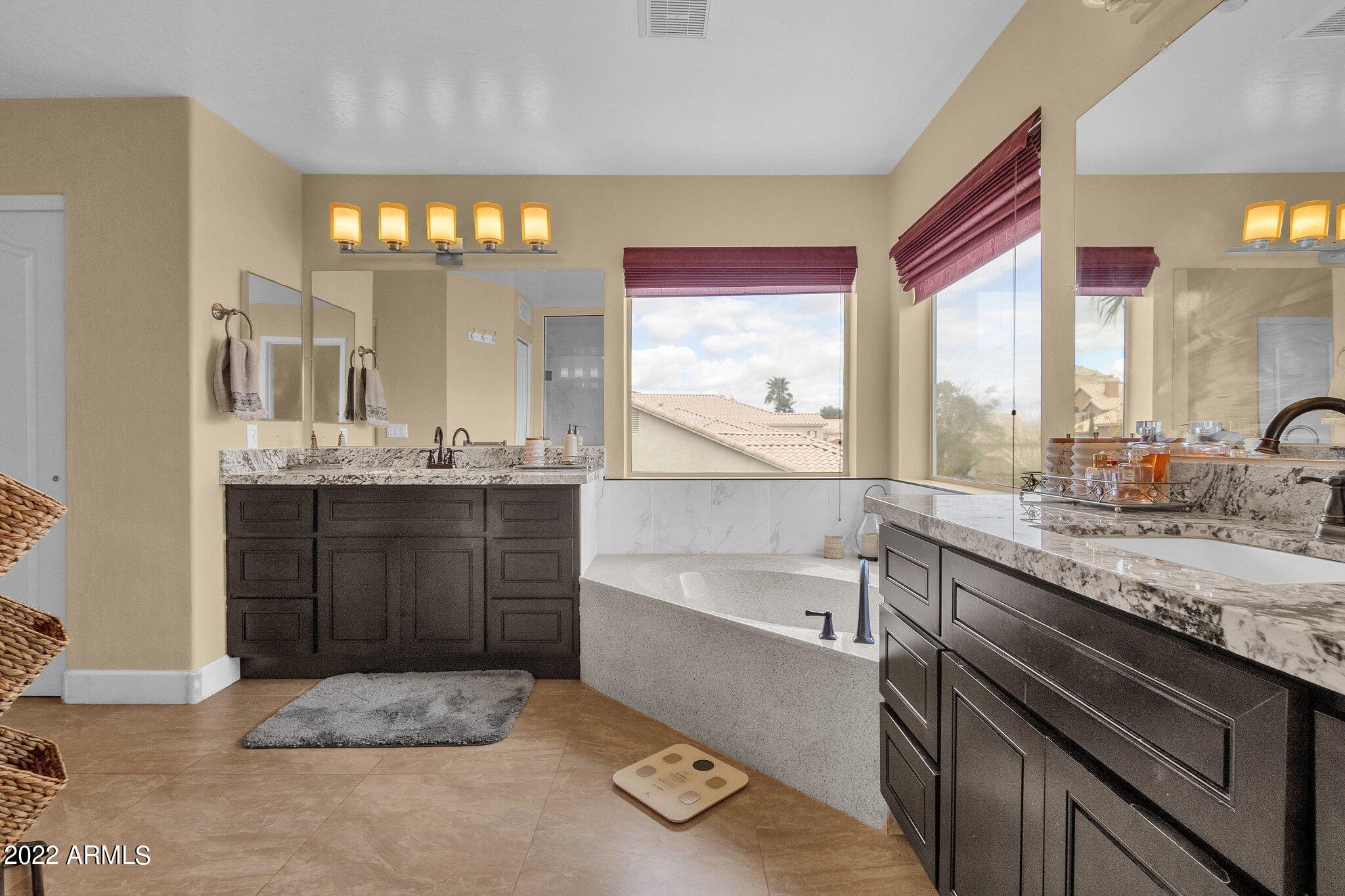 1712 East Hearn Road Phoenix, AZ 85022 - Photo 34 of 50 034_MASTER BATHROOM