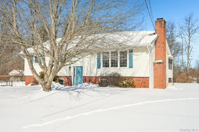 $450,000 | 54 Blossom Lane, Wallkill, NY 12589