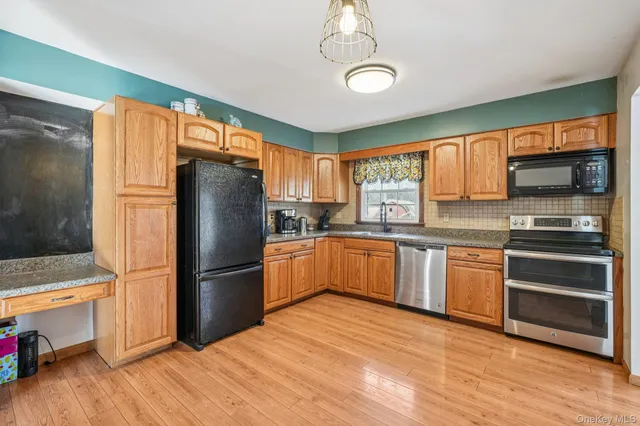 $450,000 | 54 Blossom Lane, Wallkill, NY 12589