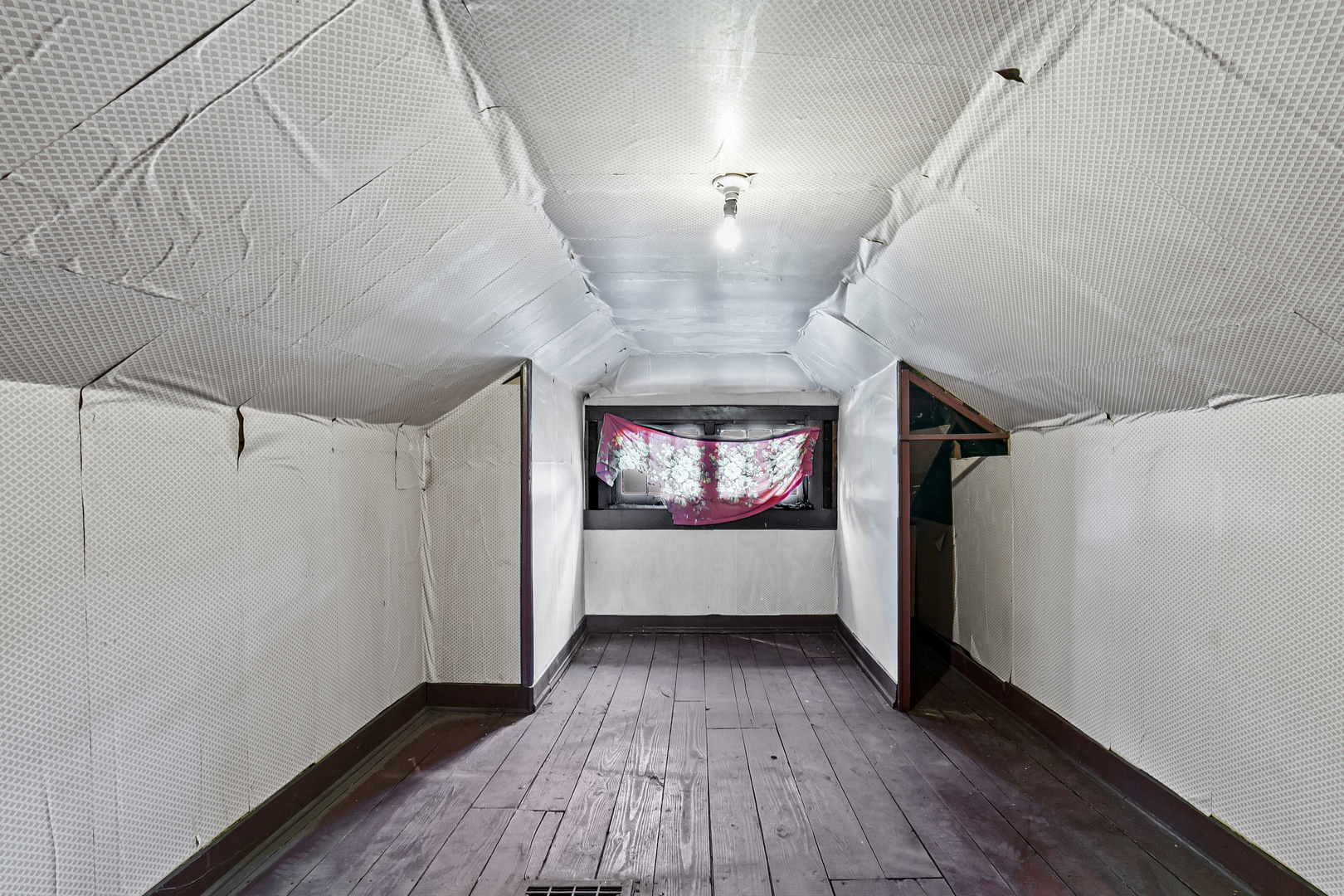 6536 South Rhodes Avenue Chicago, IL 60637 - Photo 16 of 21 a view of empty room with wooden floor