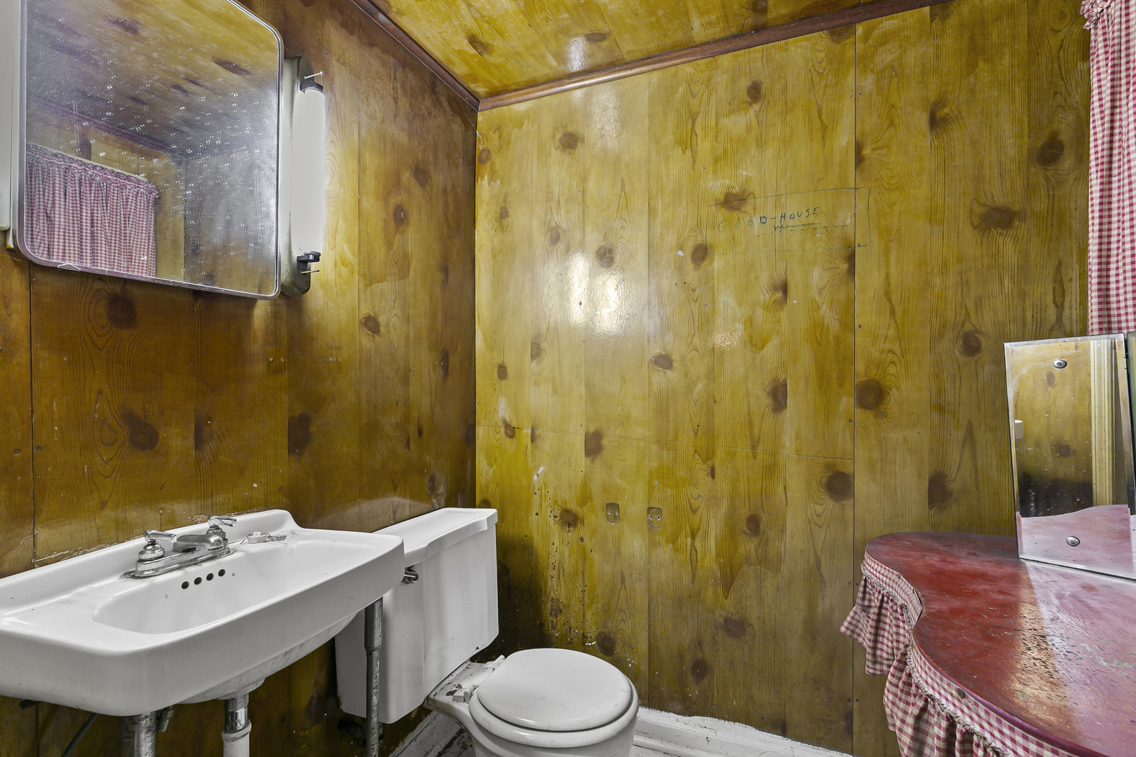 6536 South Rhodes Avenue Chicago, IL 60637 - Photo 19 of 21 a bathroom with a sink mirror toilet and shower