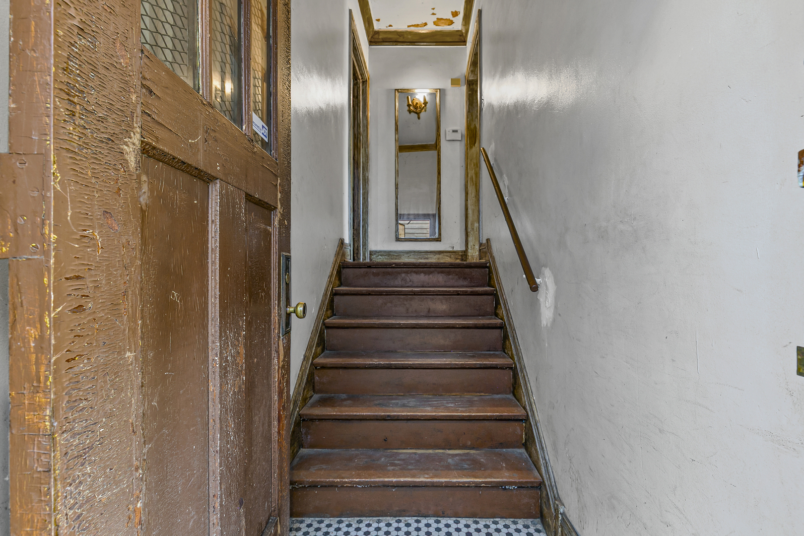 6536 South Rhodes Avenue Chicago, IL 60637 - Photo 3 of 21 a view of entryway
