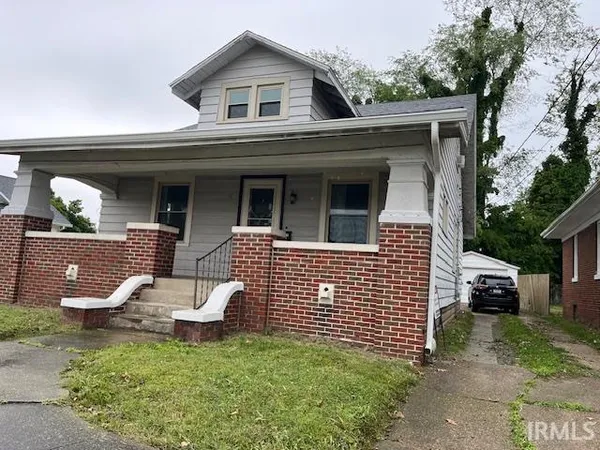 $1,450 | 210 South Weinbach Avenue, Evansville, IN 47714