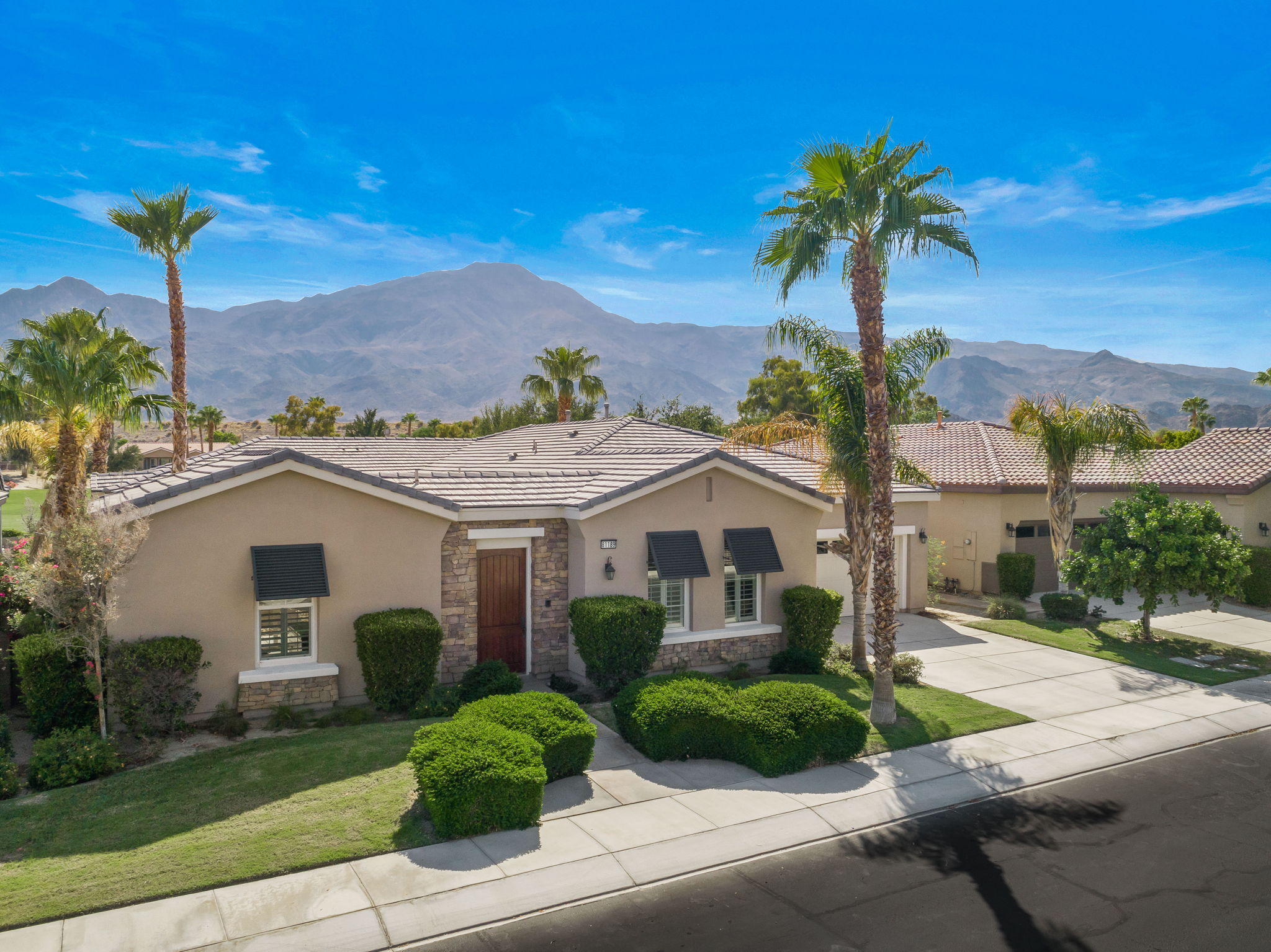 81189 Red Rock Road La Quinta, CA 92253 - Photo 43 of 85 a front view of a house with garden