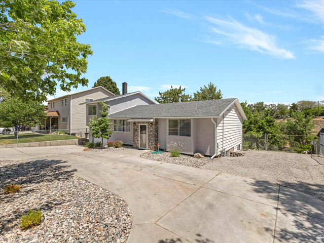 1005 East Violet Circle South Sandy, UT 84094 - Photo 2 of 32