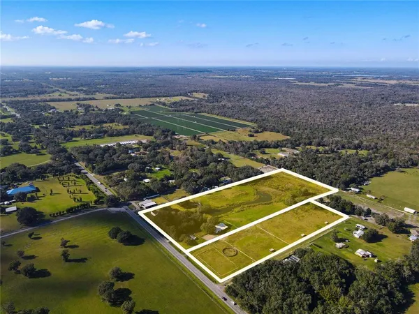 a view of a tennis court