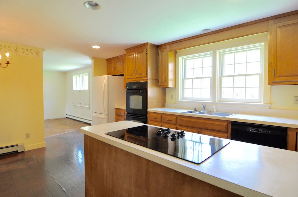 18 Colonial Way Exeter, NH 03833 - Photo 4 of 12 Gallery Image 4